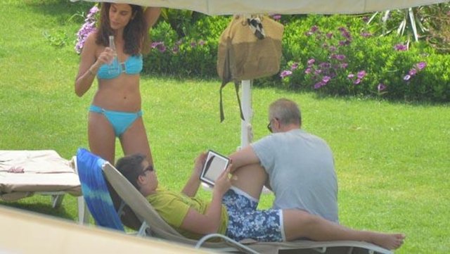 Mehmet Aslantuğ ve Arzum Onan çifti yine Bodrum'dan vazgeçmedi.