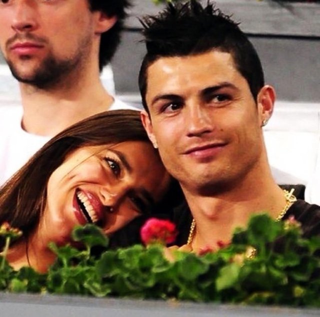 Ronaldo ve Shayk, tatil için Yunanistan'ın Mikanos adasını tercih etti.