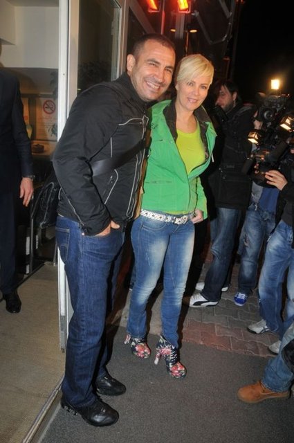 14 yaşından itibaren babasının Beykoz'daki evinde ikamet eden hem akut astım, hem de kalp kapakçığı hastalığı olan Y. Göçer babasının ilgisiz olduğunu ifade ederek ünlü popçu ile ilgili şu iddiada bulunmuştu: