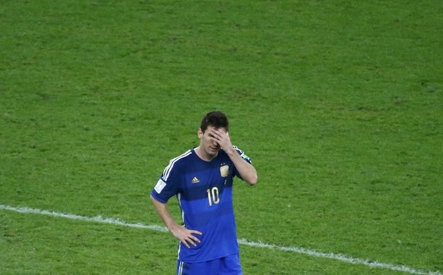 - Takvim yaprakları 1986 yılını gösterirken Diego Maradona'nın önderliğindeki Arjantin, finalde Almanya'yı 3-2 devirerek Dünya Kupası'nı müzesine götürmüştü.