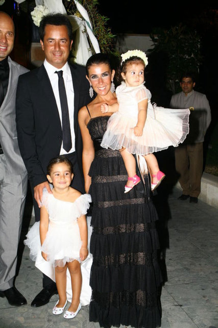 Ünlü yapımcı Acun Ilıcalı'nın eşi Zeynep Ilıcalı geçen hafta Bodrum'da iki aylık bebeğini düşürdü.