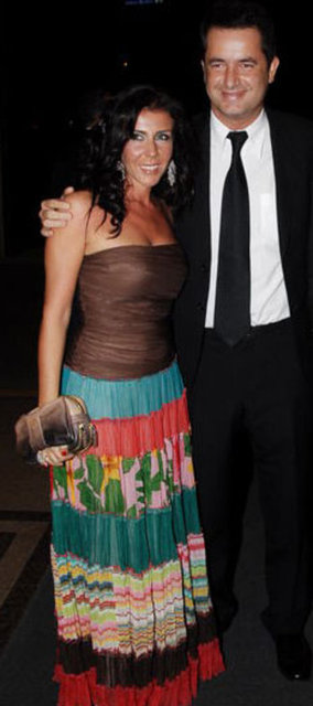 Ünlü yapımcının iki aylık hamile olan eşi Zeynep Ilıcalı, geçen hafta ağrıları nedeniyle kaldırıldığı Bod rum - Acıbadem Hastanesi'nde çocuğunu kaybetti.