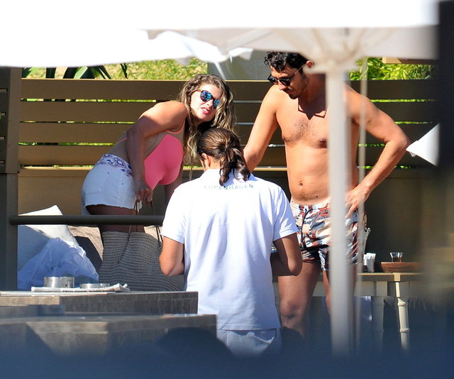 Dört aylık hamile olan Karahan ve eşi, Alaçatı'daydı.