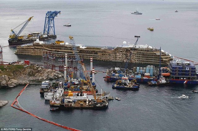 4 günün ardından Cenova'ya ulaşacak geminin söküm işleminin 22 ay sürmesi planlanıyor.
