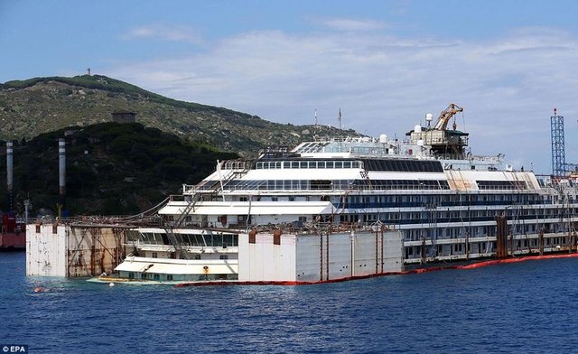 Cenova'ya götürülebilmesi için Costa Concordia'nın su altında kalan kısımları yükseltilerek gemi yeniden yüzebilir hale getirilecek.