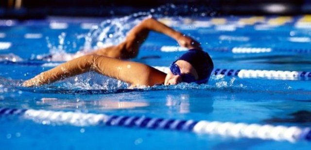 Denizdeki en büyük tehlike, kanalizasyon ve ecoli denilen bakteri. Mümkünse analizi yapılmış, berrak ve temiz görünümlü denizleri tercih edin.