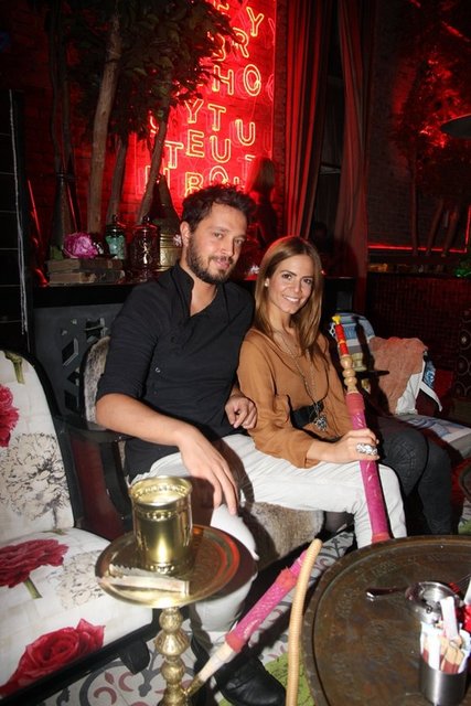 Şarkıcı Murat Boz ve 8 yıllık sevgilisi Eliz Sakuçoğlu'nun ayrılık dedikodusu gerçek çıktı.