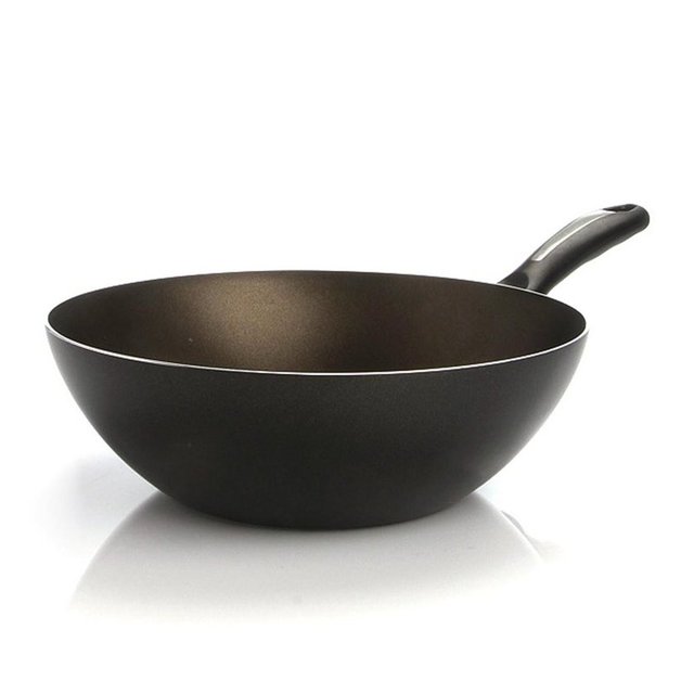 44. Sağ elinle bir soya sosu şişesini, sol elinle de bir wok tavayı 170 kez kaldırıp indir