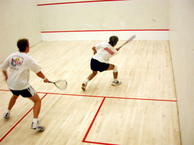 41. Sekiz dakika squash oyna