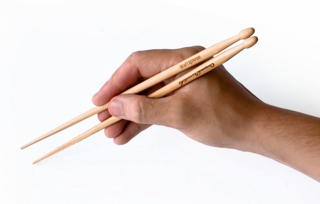 43. Yemeğini çatal yerine chopstick ile ye: Yavaş yemek 25 kalori daha az almanı sağlar