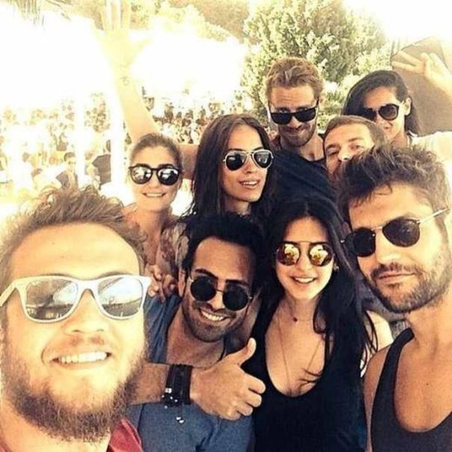 Bu iddiaya göre, ünlü ikili 10 gündür mesajlaşıyor.