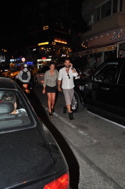 Özpirinçci yeni sevgilisi Burak Yamantürk'le Bebek'teydi.