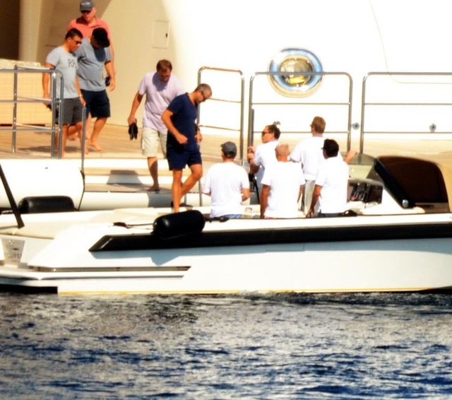 BODRUM'DAN VAZGEÇEMİYORAvrupa'nın en büyük futbol takımlarından Chelsea'nin patronu ve ünlü Rus milyarder Roman Abramoviç, 'Eclipse' adlı yatıyla Bodrum çevresindeki cennet koylarını gezmeye devam ediyor.