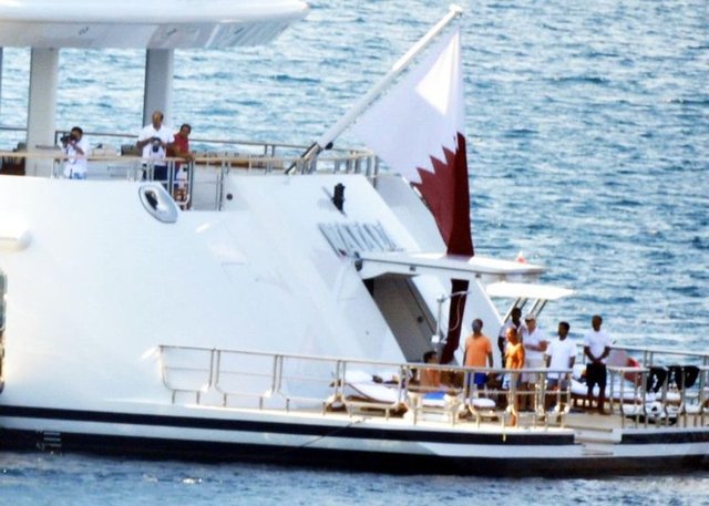 O DA BODRUM SEVDALISI -  - Akdeniz'deki tatili kapsamında Yunanistan'ın Mikanos Adası'ndan dün (Çarşamba) akşam saatlerinde Bodrum'a geçen Katar Emiri Şeyh Hamad Bin Khalifa Al Thani'nin 400 milyon dolarlık, 140 metrelik yatı tatilcilerin ilgi odağı oldu.