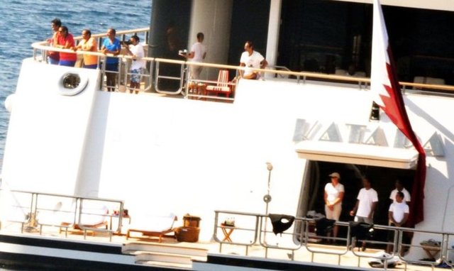 Emirin çocuklarından birinin bindiği jet-ski Apostol Adası yakınlarında arıza yaptı. Uzun süre yardım bekleyen Katar emirinin oğlunun yardımına yatın etrafında güvenlik hizmeti sunan sürat teknesi yetişti.