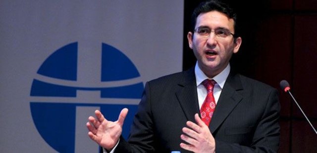 "Kamu Kesimi Açıklarının Makroekonomik Sonuçları ve Türkiye'de Bankacılık Kesimi Üzerinde Etkileri" konulu tez ile tamamladı.