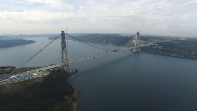 Yapımına 29 Mayıs 2013 yılında başlanan 3. Köprü ve Kuzey Marmara Otoyolu projesinin en önemli bölümü olan Yavuz Sultan Selim Köprüsü geçtiğimiz günlerde düzenlenen törenle konan 9 metrelik son tabliye ile boğazın iki yakasını bir kez daha bağlanmıştı.