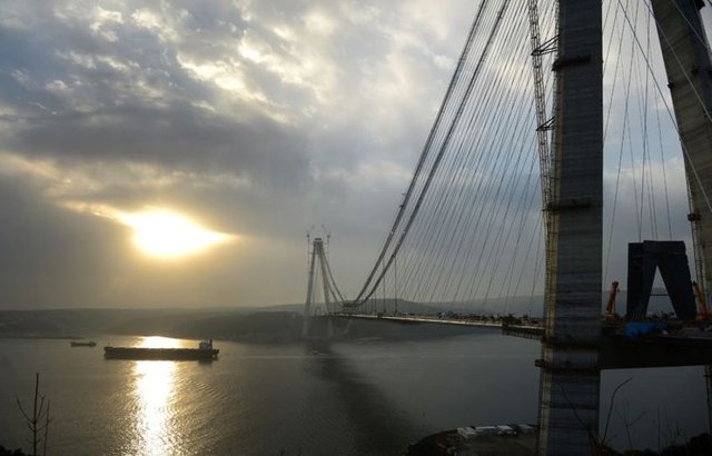 2016 Temmuz ve Ağustos ayı içinde açılması planlanan Yavuz Sultan Selim Köprüsü'nde 9 metrelik son tabliyenin Cuma günü düzenlenecek törenle yerine takılmasıyla iki yaka 3. Kez birleşmiş olacak.