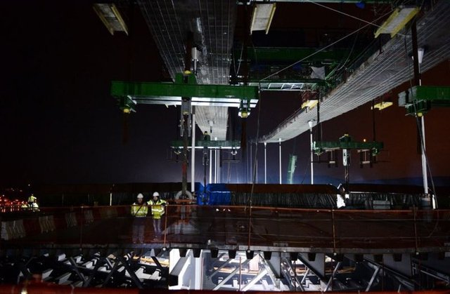 3. Köprü ve Kuzey Marmara Otoyolu projesi kapsamında inşa edilen 116 kilometrelik otoyolda viyadükler de önemli bir yer tutuyor. Mevcut yolun 13.5 kilometrelik kısmının viyadükler üzerinde geçirileceği belirtildi.