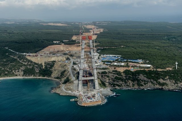 Gün içerisinde bu karmaşık sorunlarla devamlı olarak baş etmek zorunda kalıyoruz."