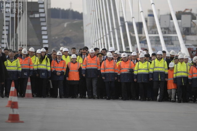 29 Mayıs 2013 tarihinde gerçekleşen temel atma töreninden sonra yüksek hızla devam eden köprü inşaatında artık sona gelindi (Fotoğraflar: Serhan Sevin)
