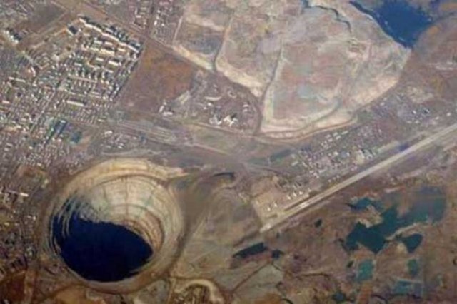 Mirny, uzaydan böyle görüntüleniyor.