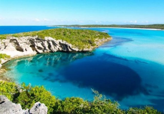 2. Dean's Blue Hole, Bahamas