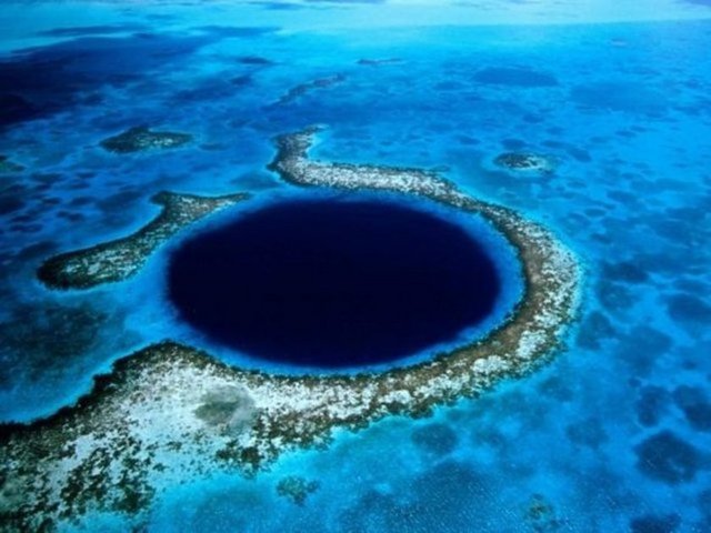 1. Great Blue Hole, Belize