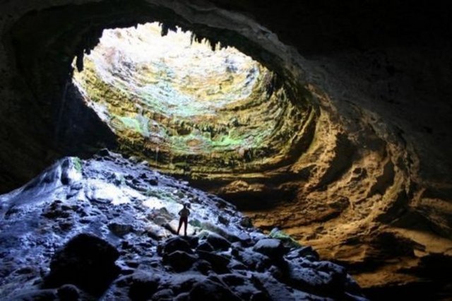 7. Devil's Sinkhole, Texas, ABD