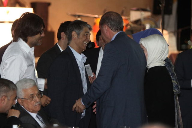 Davete katılan isimler arasında Murat Göğebakan da vardı. Başbakan Erdoğan, Yozgat'taki mitinginde Göğebakan için "Bu beste Murat Göğebakan kardeşime ait. Hasta rahatsız, dualarınızı bekliyor. Ben sizlerden onun sağlığı için dualar bekliyorum demişti.