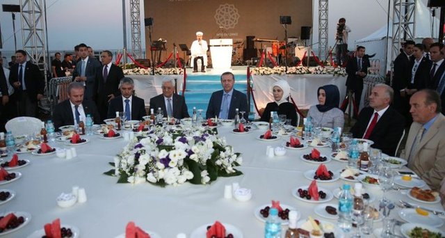 AK Parti İstanbul İl Başkanı Aziz Babuşcu, İstanbul Büyükşehir Belediye Başkanı Kadir Topbaş katıldı.