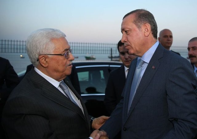 Cumhurbaşkanı adayı ve Başbakan Recep Tayyip Erdoğan, partisinin İstanbul İl Teşkilatı tarafından Yenikapı Şehir Parkı'nda düzenlenen geleneksel iftar yemeğine katıldı.