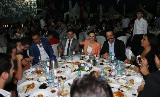 Metin Şentürk, Mustafa Sandal, İzzet Yıldızhan, eski futbolcu İbrahim Üzülmez, Ahmet Dursun ve Tanju Çolak ile iş, sanat, spor ve medya dünyasından çok sayıda davetli yer aldı.