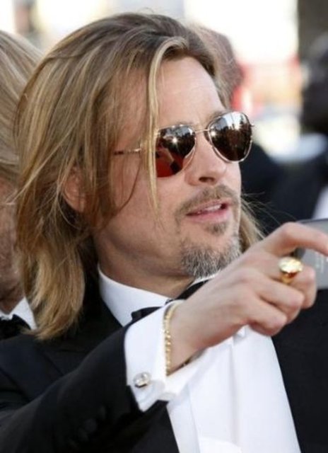 Derginin ileri sürdüğüne göre aktör, sabunların özellikle de antibakteriyel olanların hem gezegene hem de insanın yaşlanma süreci üzerine olumsuz etkileri olduğunu okuduğundan bu yana temizlik için bu ev yapımı karışımı kullanıyor.