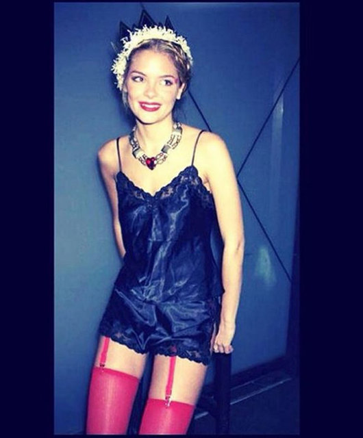 Hepinizi, güvenli alanlar yarattığınız için çok seviyorum. Şimdi harekete geçme zamanı... 14 yaşındaydım ve tacizler 12 yaşımdayken başlamıştı. Huzurla kalın.' -  