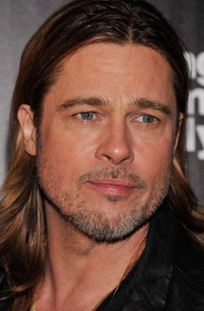 Brad Pitt kusursuz bir görünüşe sahip ünlülerden biri. Ünlü aktör deodorant kullanmadığını itiraf etmişti. Ama belki de sırf doğayı düşündüğü içindir.