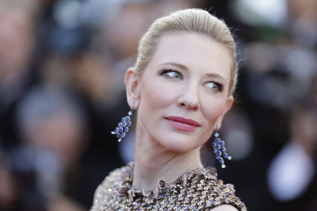 Blanchett daha sonra kendisine yöneltilen kadınlarla ilişki yaşayıp yaşamadığı sorusuna da "Evet, pek çok kez" demişti.