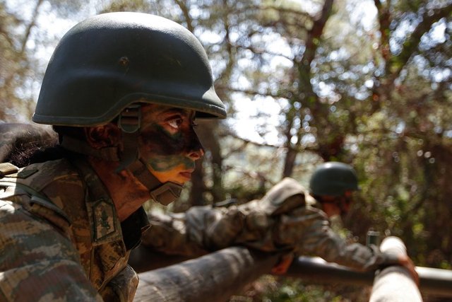 Kara Harp Okulu öğrencilerinin yaz kampı haziran - eylül aylarında iki dönem halinde, 8 haftalık olarak gerçekleştiriliyor. Kampta güne güneşin doğumuyla başlayan öğrenciler, kahvaltıdan önce sabah sporunu ve yüzme eğitimini tamamlıyor.