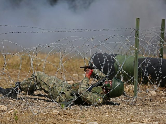Oyunları bile savaş eğitimi üzerine -  -  - Kara Harp Okulu'nun öğrencileri kamp süresince serbest zamanlarında alandaki çeşitli sosyal aktivitelerde vakit geçiriyorlar. Harbiyelilerin en önemli aktivitelerinden birisi paintball.