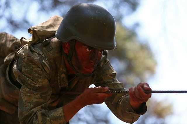 19 etaptan oluşan "Güven Parkuru"nda uygulamaları isteniyor. Harbiyelilerin "başarılı" kabul edilmeleri için tüm görevleri 12 saat içinde tamamlamaları gerekiyor.