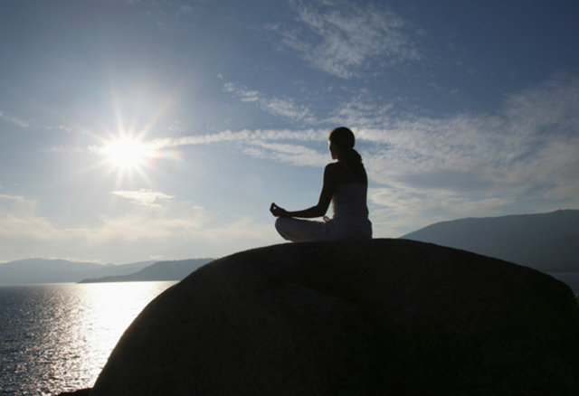 Yaşam problemler serisidir ve sen bunları çözmek zorundasın. Çözerken de stress sana ulaşabilir.  - Ancak minnet duymak stresi yenebilir