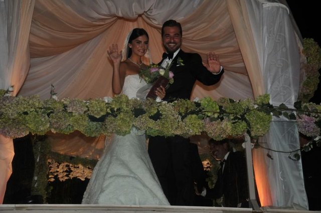 Çiftin nikâh şahitliklerini Şadan Kalkavan, Atilla Özhamarat, Alpay Düzyatan ve Basri Vardarlı yaptı.