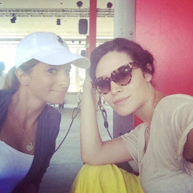 Bu iddiaların çıkmasının sebebi, güzel oyuncunun sıklaşan Amerika seyahatleri.