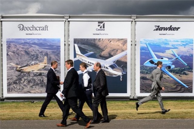 Ticari havayolları için araştırmalarıyla bilinen "Skytrax" 2014 yılının en iyi havayolu şirketini belirlemek için dünya genelinde 19 milyon yolcuyla anket yaptı. Anket sonucunda dünyanın en iyi 10 havayolu şirketi belirlendi.