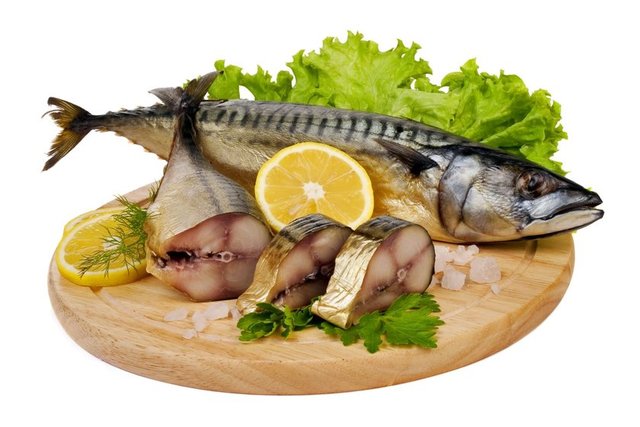 Yağ asitli balıklar ise dördüncüdür. Alabalık, sardunya ve ringa gibi balıklar, omega-3 yağ asitlerinden zengindir. Araştırmalar, bu balıkları haftada en az bir kez yiyen insanlarda Alzheimer hastalığının daha az görüldüğünü göstermiştir