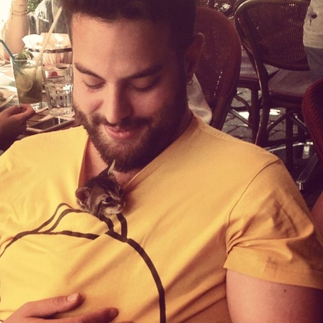 Onları acil durumlarınızda emanet edebileceğiniz  güvenilir dostlarınız ya da komşularınız olmalı.