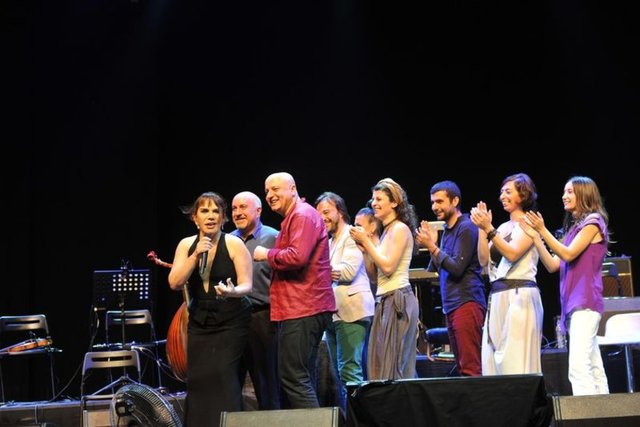 Tüm konuklar Minik Serçe'nin bu sözlerine güldü.