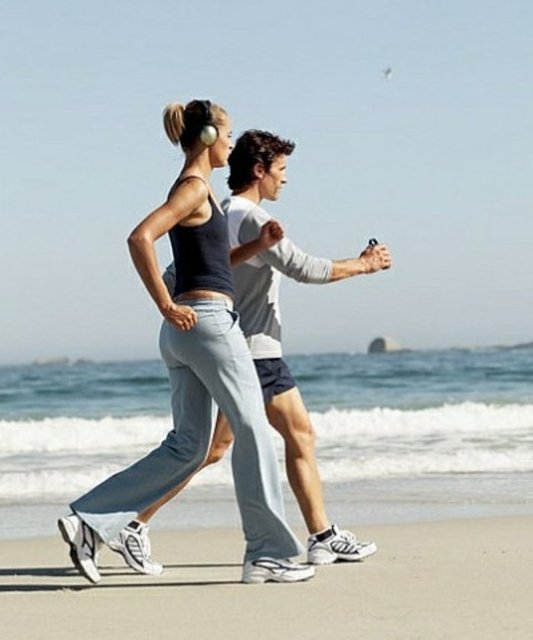 Kalbi sağlam insanlarla vakit geçirin -  - Egzersizin kilonuzu düşürerek ve HDL kolesterolü yükselterek kalp sağlığınıza katkıda bulunduğunu biliyorsunuz ancak bir arkadaşla birlikte egzersiz yapmak başka faydalar da sağlar