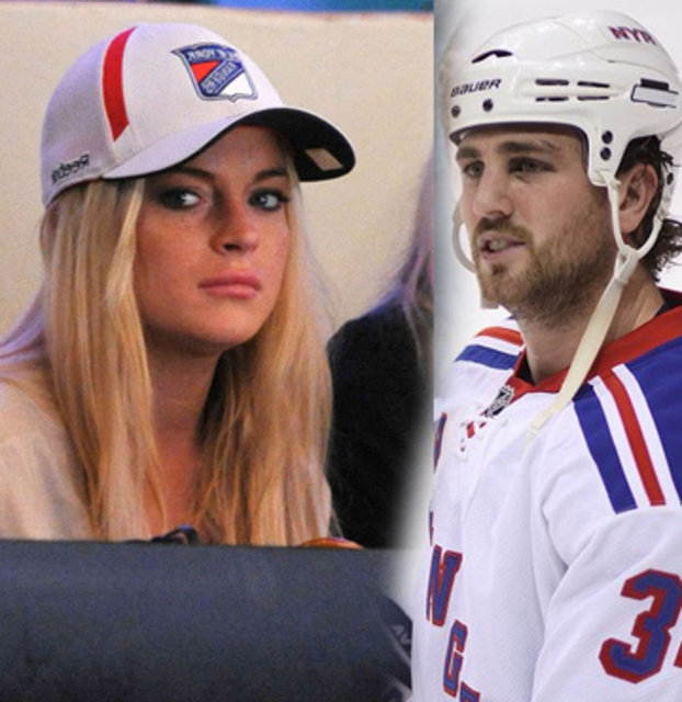 Genç kızların sevgilisi, yakışıklı hockey oyuncusu Aaron Voros da listede 11. sırada yer alıyor.