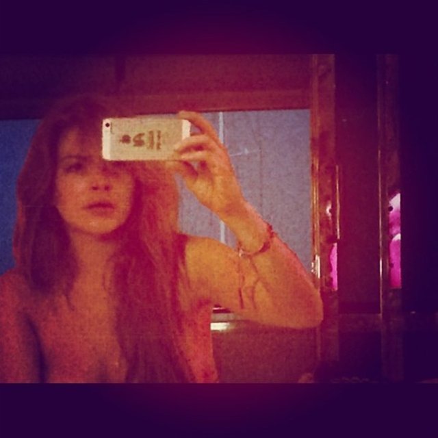 Lohan'ın, bir otel odasında kız arkadaşlarıyla eğlenmek için yaptığı listenin hemen hepsi tanıdık isimlerden oluşuyor